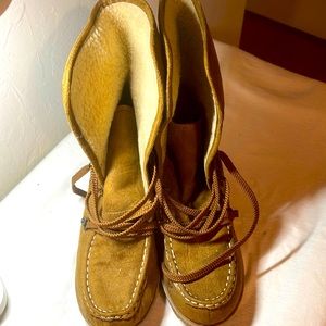 Woman’s Union Bay Boots 1981 suede with  faux lining
